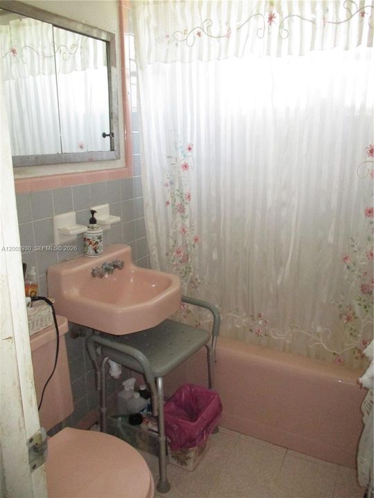 Activo con contrato: $499,000 (3 camas, 2 baños, 1396 Pies cuadrados)