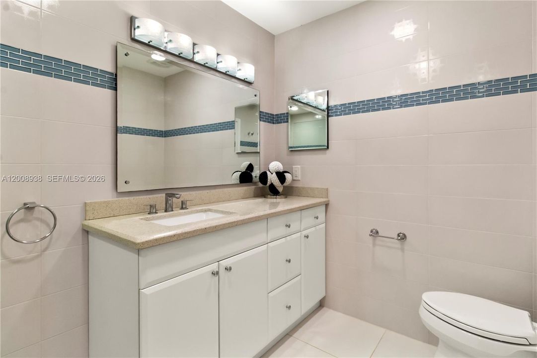 For Sale: $1,385,000 (3 beds, 3 baths, 1700 Square Feet)