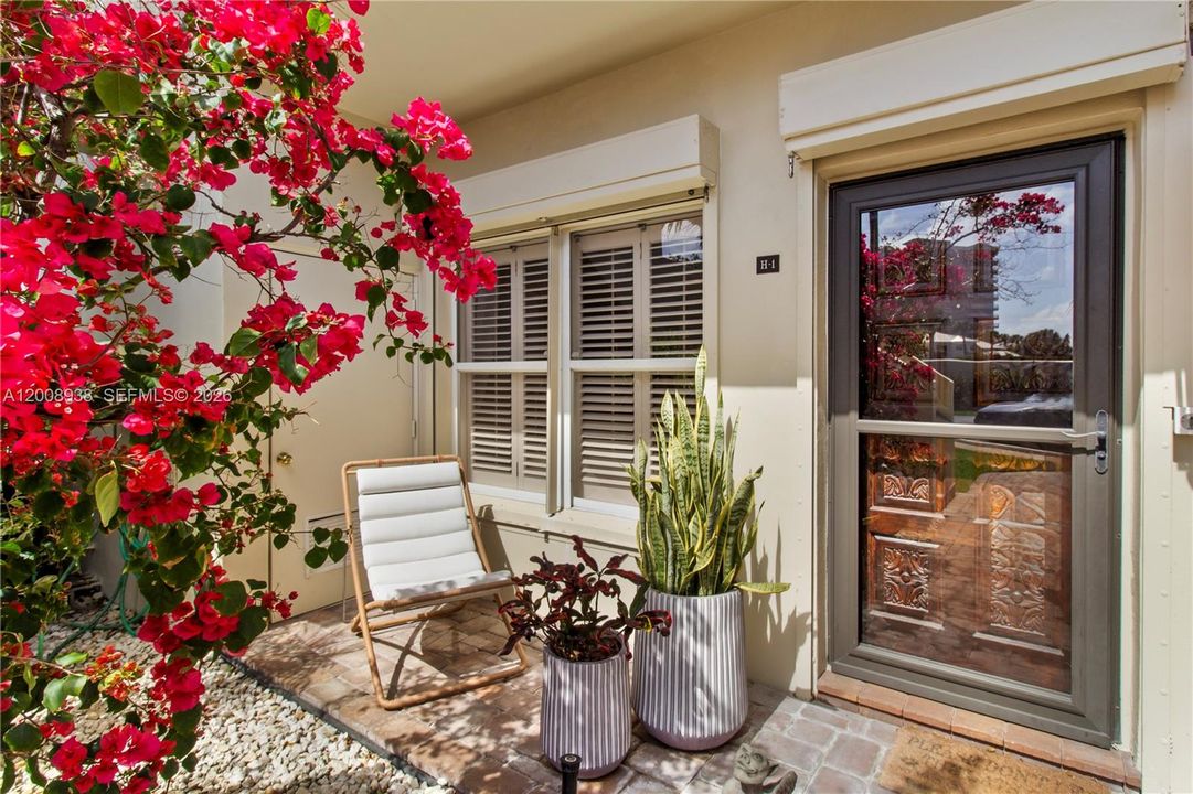 For Sale: $1,385,000 (3 beds, 3 baths, 1700 Square Feet)