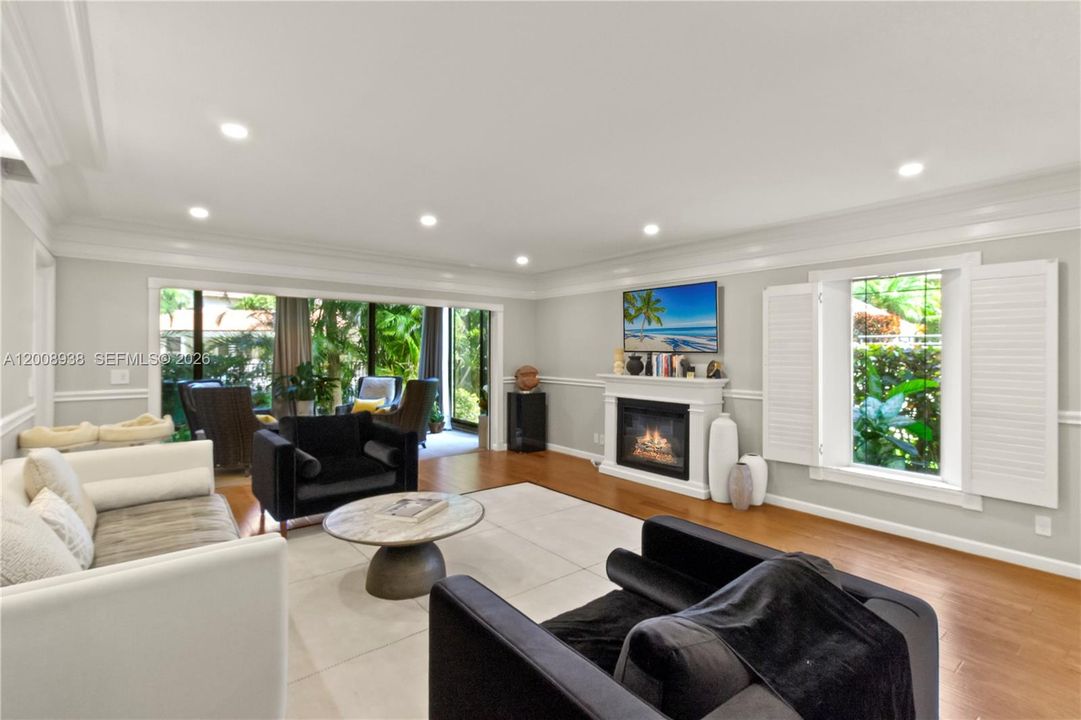 For Sale: $1,385,000 (3 beds, 3 baths, 1700 Square Feet)
