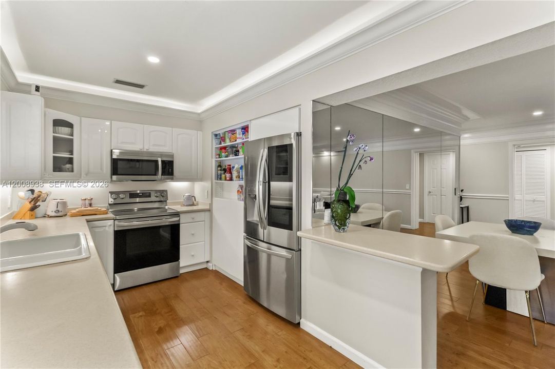 For Sale: $1,385,000 (3 beds, 3 baths, 1700 Square Feet)