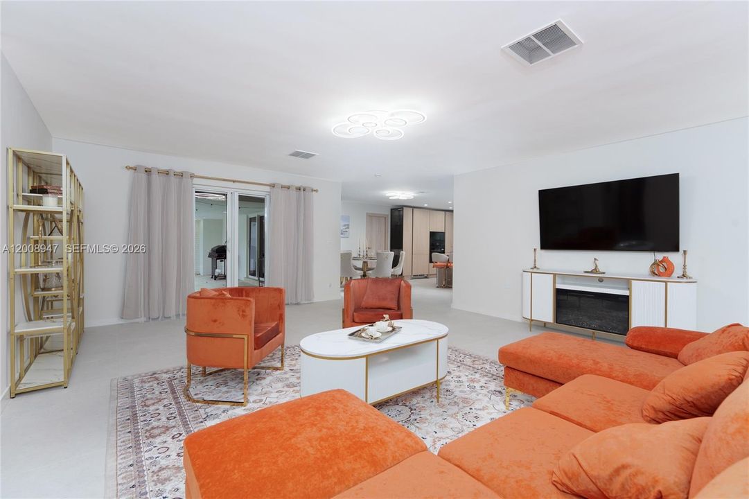 For Sale: $1,375,000 (3 beds, 2 baths, 1806 Square Feet)