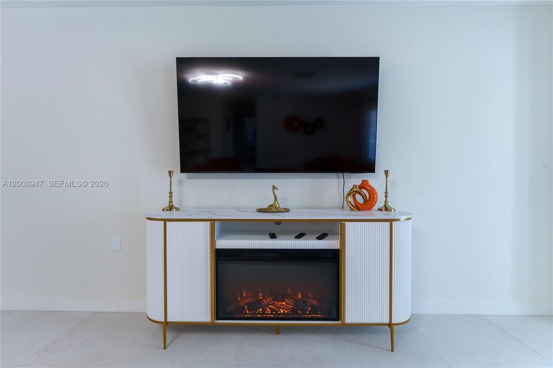 For Sale: $1,375,000 (3 beds, 2 baths, 1806 Square Feet)