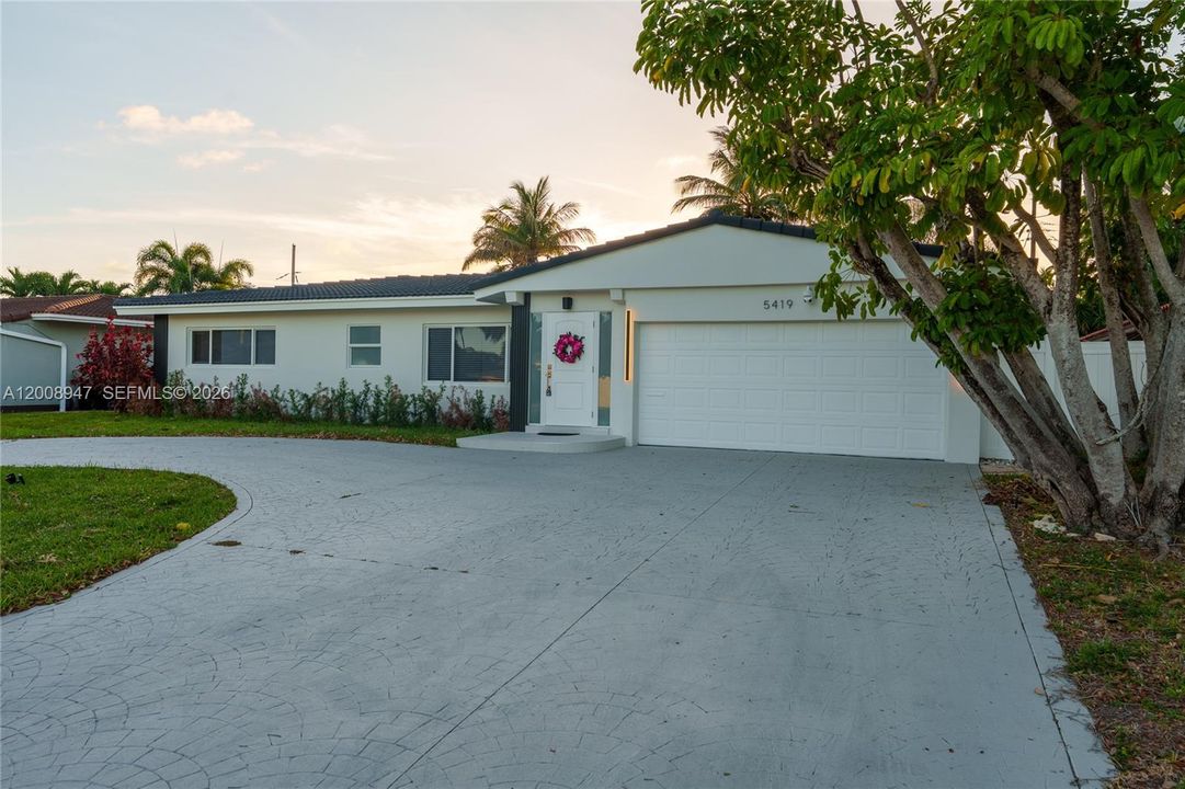 For Sale: $1,375,000 (3 beds, 2 baths, 1806 Square Feet)