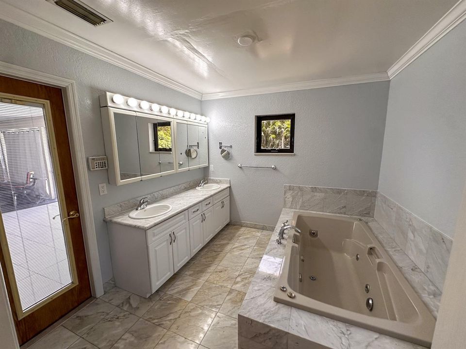 Primary bath