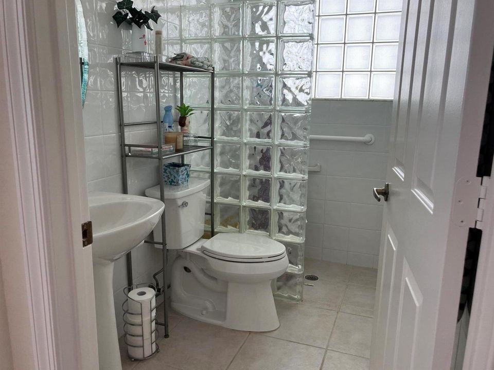 Bathtroom