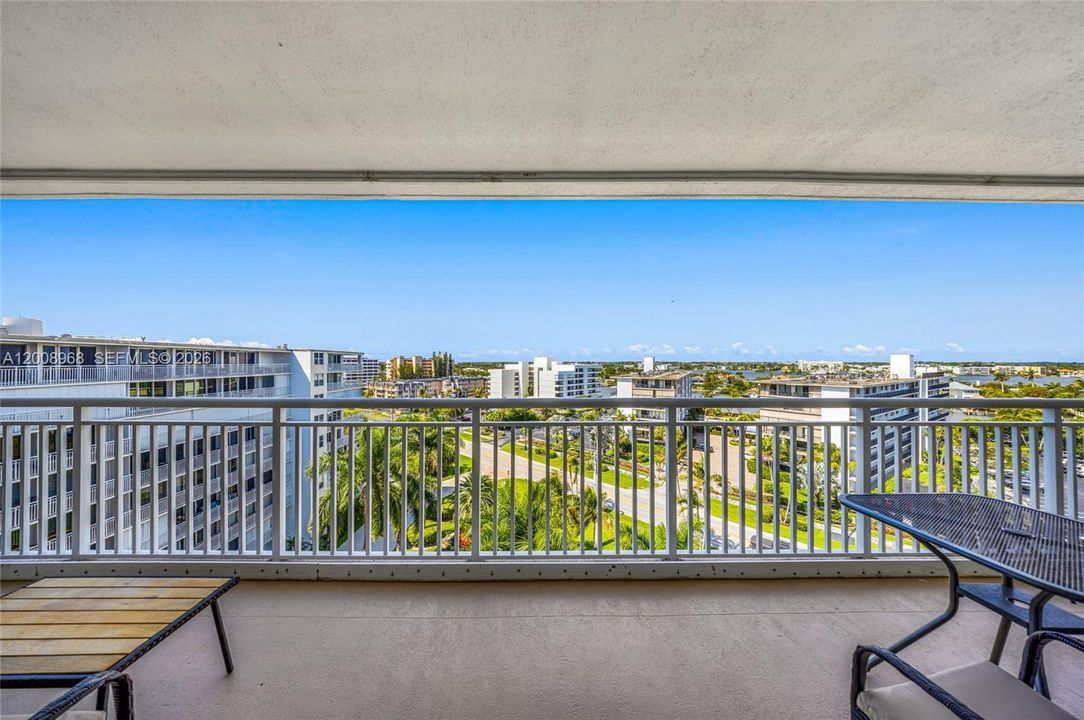 For Sale: $775,000 (2 beds, 2 baths, 1402 Square Feet)