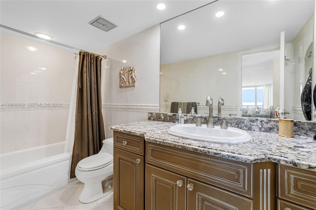 For Sale: $775,000 (2 beds, 2 baths, 1402 Square Feet)