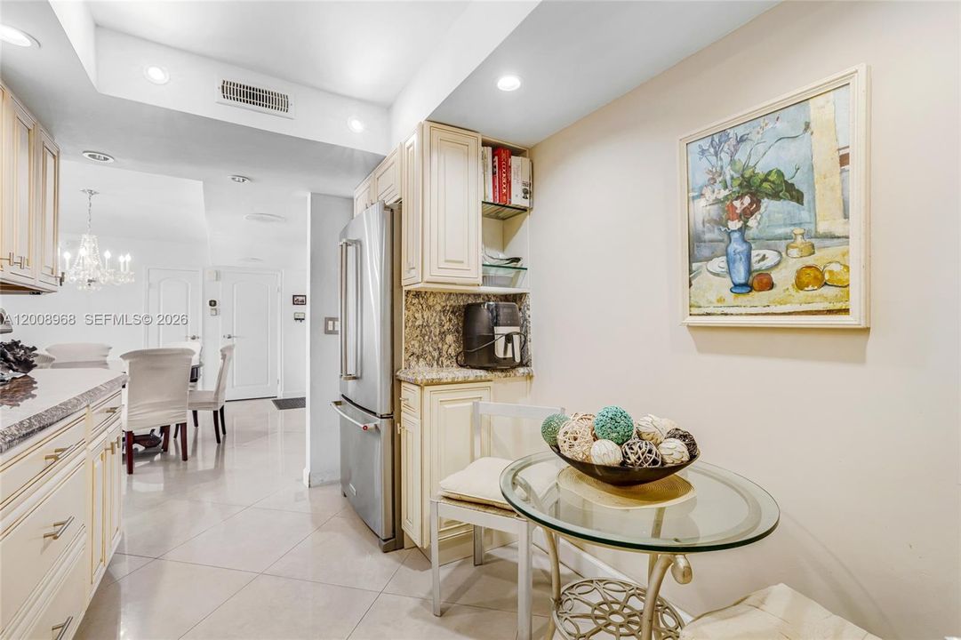 For Sale: $775,000 (2 beds, 2 baths, 1402 Square Feet)