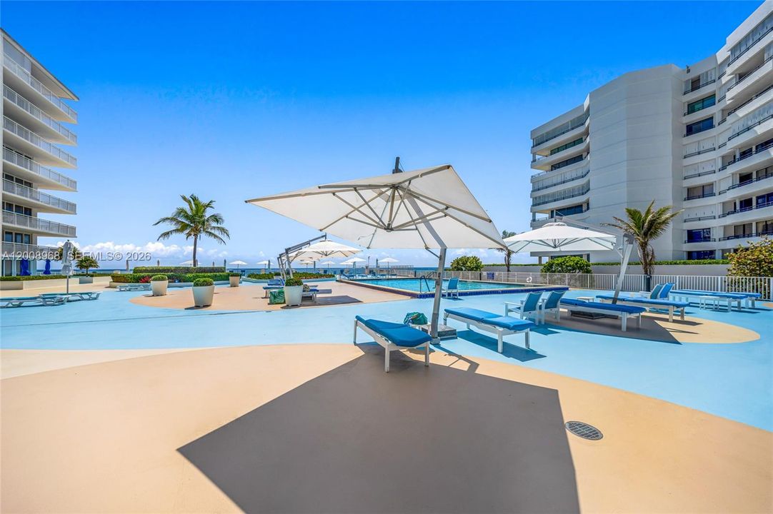 For Sale: $775,000 (2 beds, 2 baths, 1402 Square Feet)