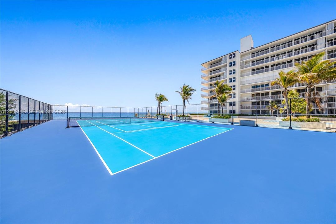 For Sale: $775,000 (2 beds, 2 baths, 1402 Square Feet)