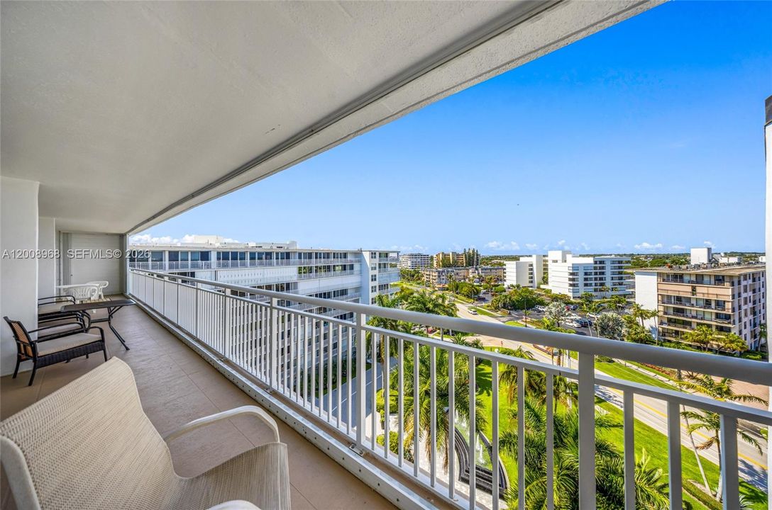 For Sale: $775,000 (2 beds, 2 baths, 1402 Square Feet)