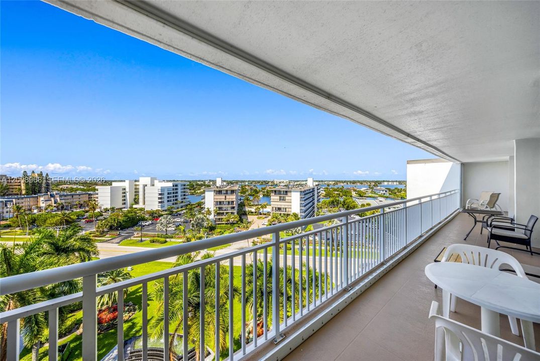 For Sale: $775,000 (2 beds, 2 baths, 1402 Square Feet)