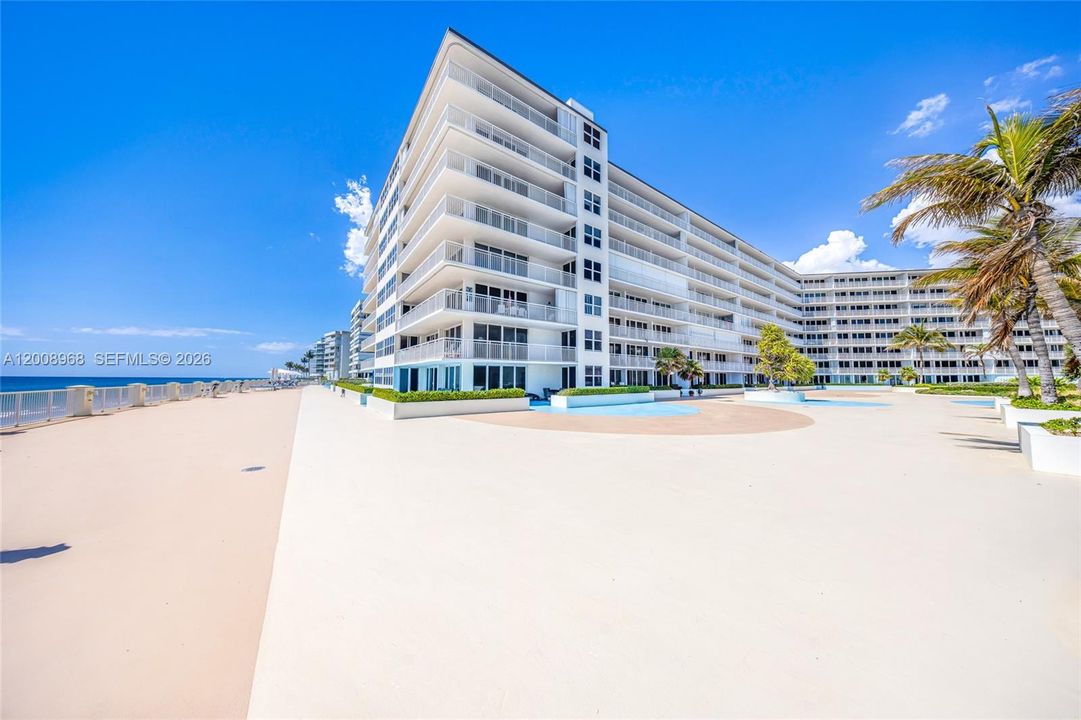 For Sale: $775,000 (2 beds, 2 baths, 1402 Square Feet)