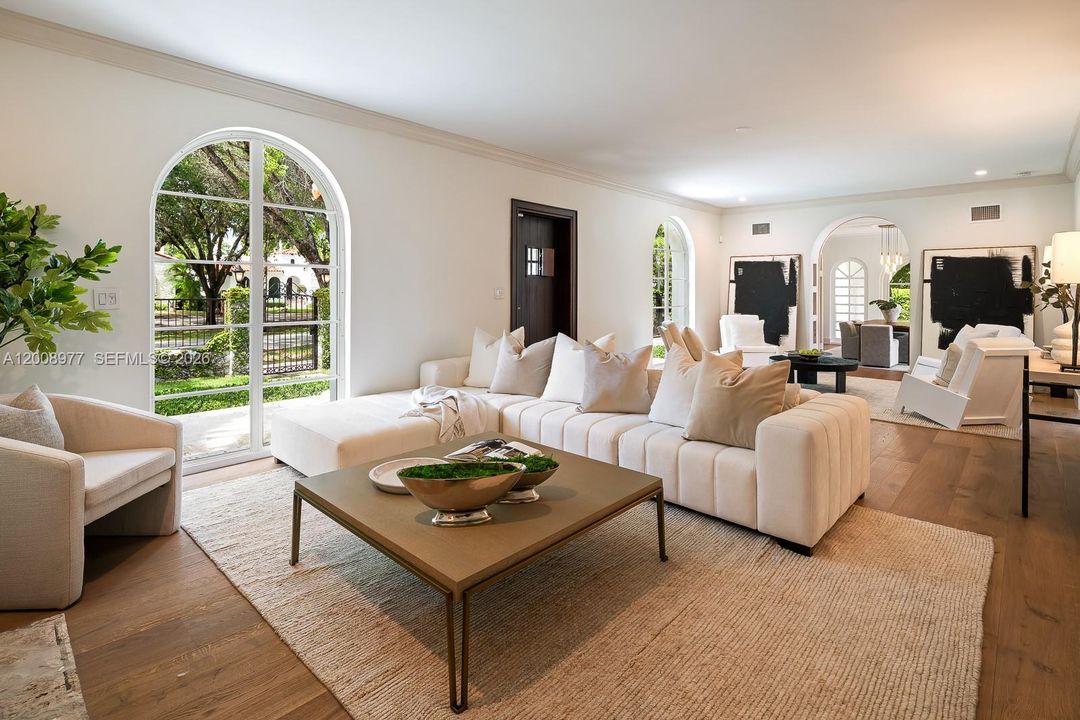 En Venta: $5,995,000 (6 camas, 4 baños, 4319 Pies cuadrados)