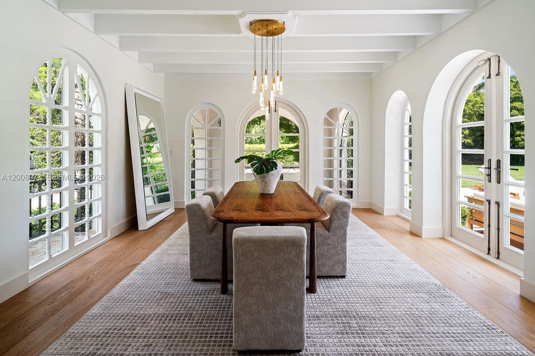 En Venta: $5,995,000 (6 camas, 4 baños, 4319 Pies cuadrados)