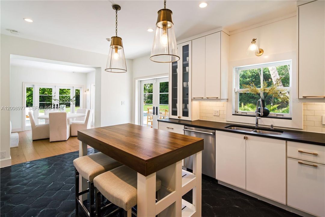 En Venta: $5,995,000 (6 camas, 4 baños, 4319 Pies cuadrados)