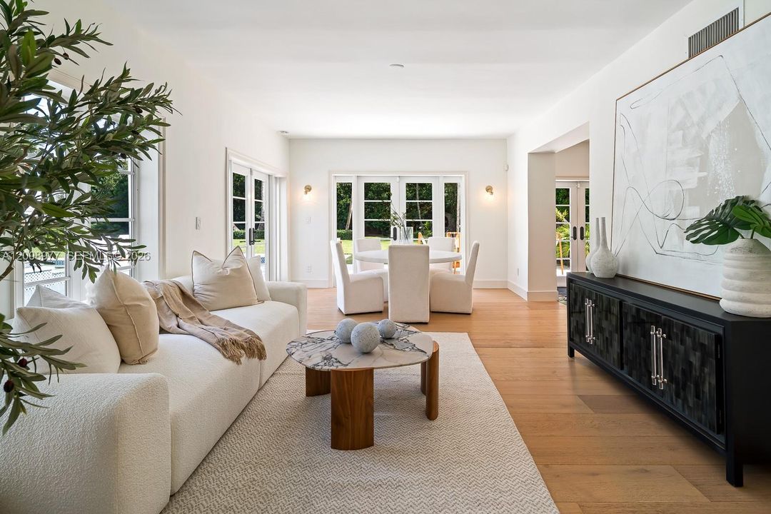 En Venta: $5,995,000 (6 camas, 4 baños, 4319 Pies cuadrados)