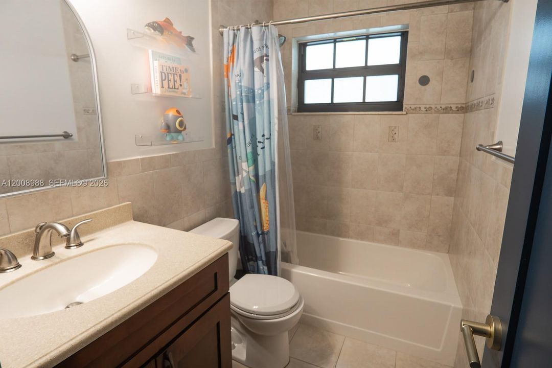 Activo con contrato: $375,000 (3 camas, 2 baños, 1392 Pies cuadrados)