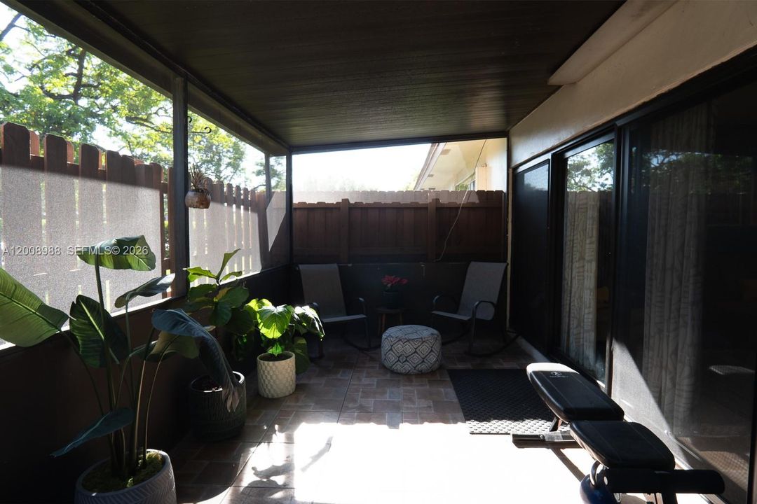 Activo con contrato: $375,000 (3 camas, 2 baños, 1392 Pies cuadrados)