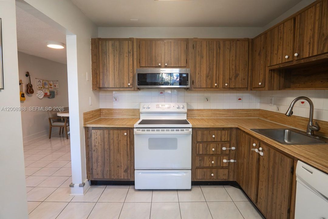 Activo con contrato: $375,000 (3 camas, 2 baños, 1392 Pies cuadrados)