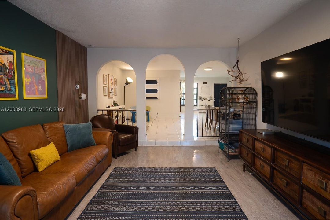 Activo con contrato: $375,000 (3 camas, 2 baños, 1392 Pies cuadrados)