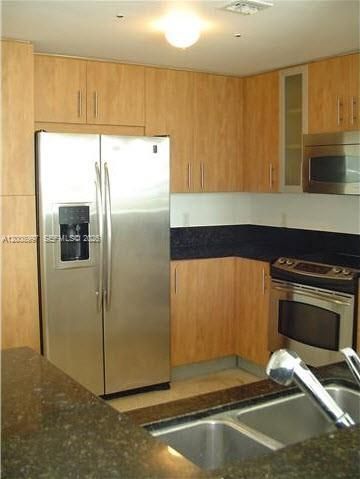 На продажу: $547,000 (2 спален, 2 ванн, 1251 Квадратных фут)