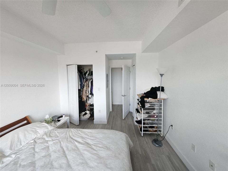 For Sale: $330,000 (1 beds, 1 baths, 652 Square Feet)