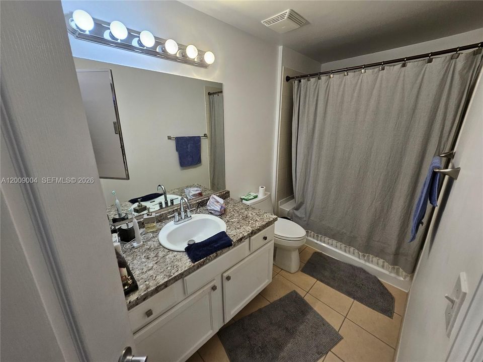 For Sale: $330,000 (1 beds, 1 baths, 652 Square Feet)