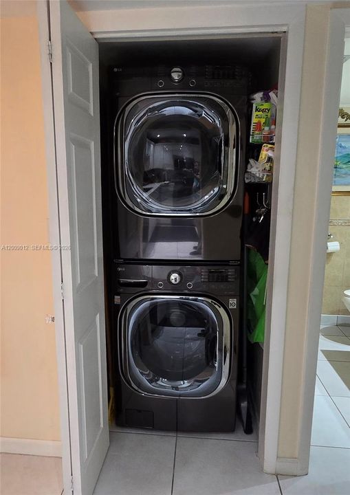 For Sale: $130,000 (1 beds, 1 baths, 773 Square Feet)