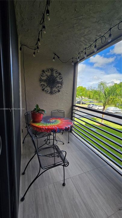 For Sale: $130,000 (1 beds, 1 baths, 773 Square Feet)