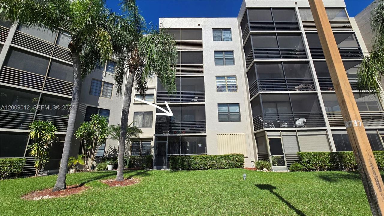 For Sale: $130,000 (1 beds, 1 baths, 773 Square Feet)