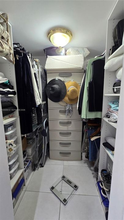 For Sale: $130,000 (1 beds, 1 baths, 773 Square Feet)