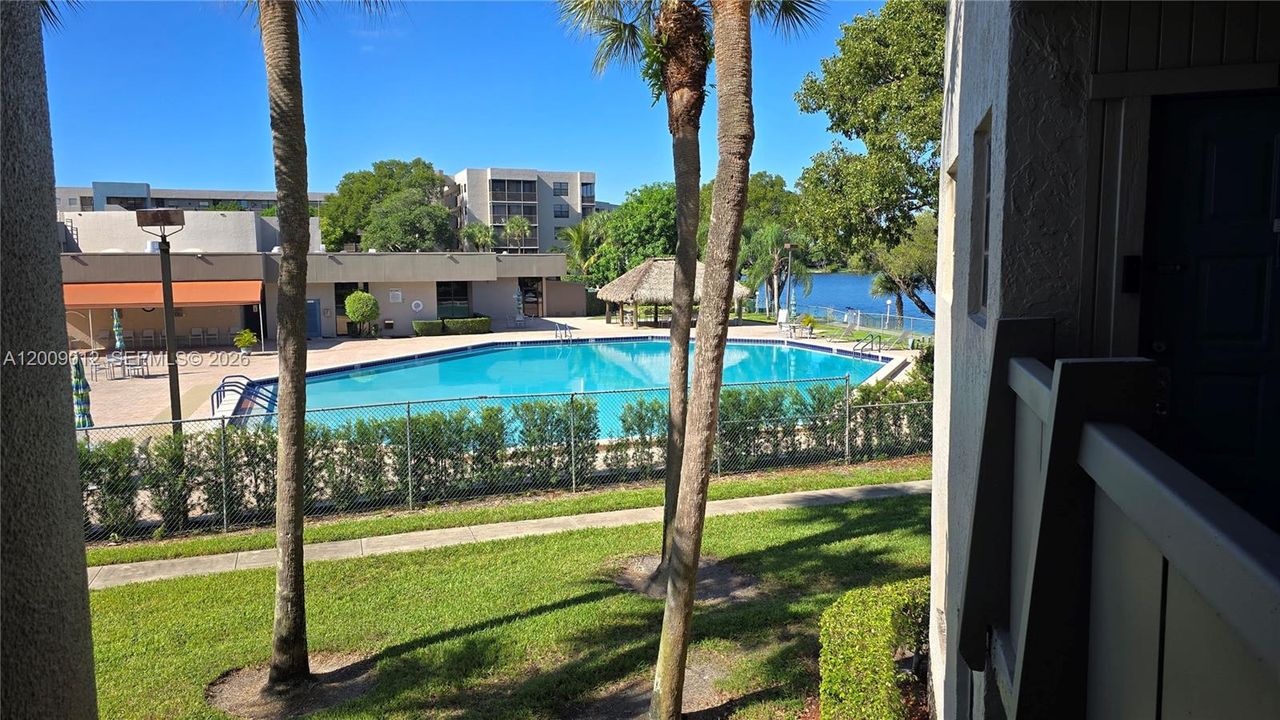 For Sale: $130,000 (1 beds, 1 baths, 773 Square Feet)