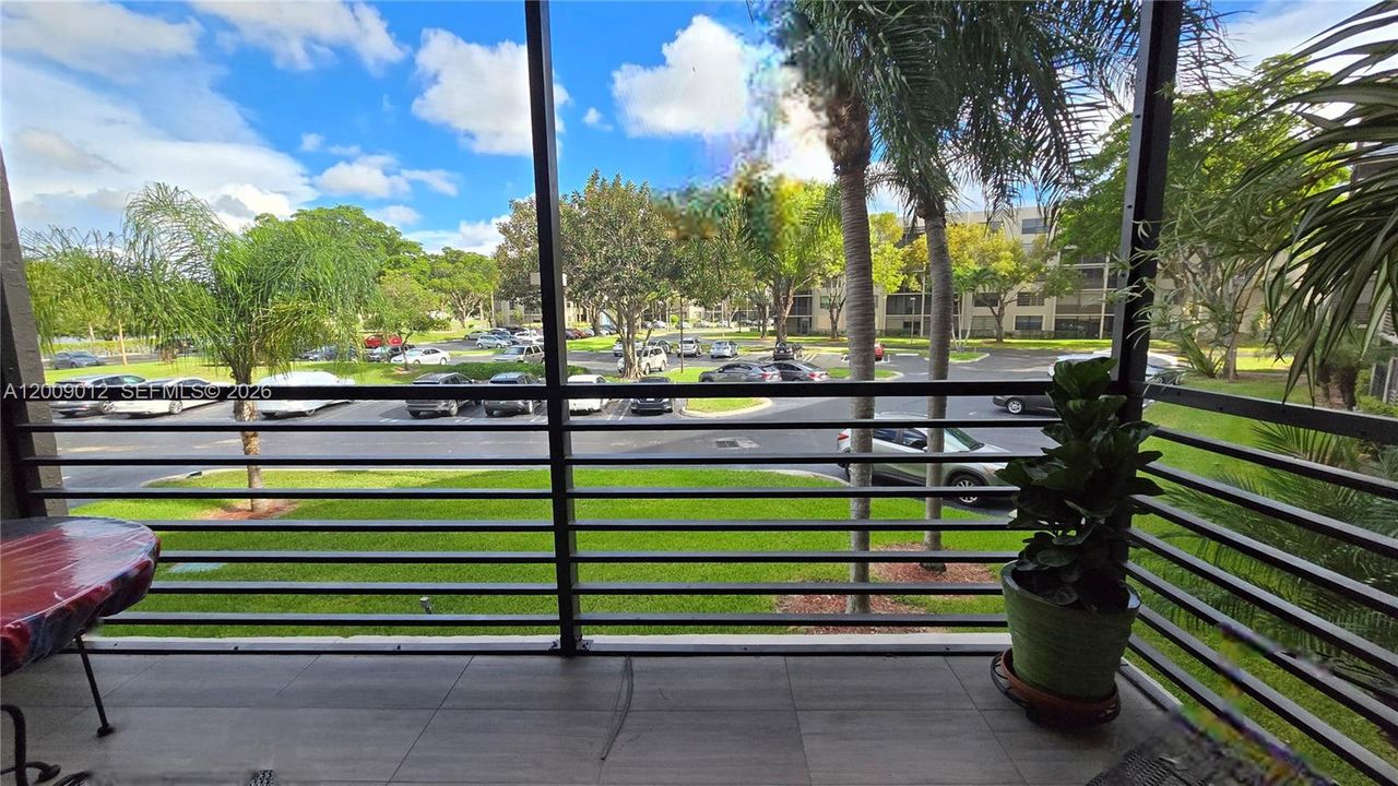 For Sale: $130,000 (1 beds, 1 baths, 773 Square Feet)