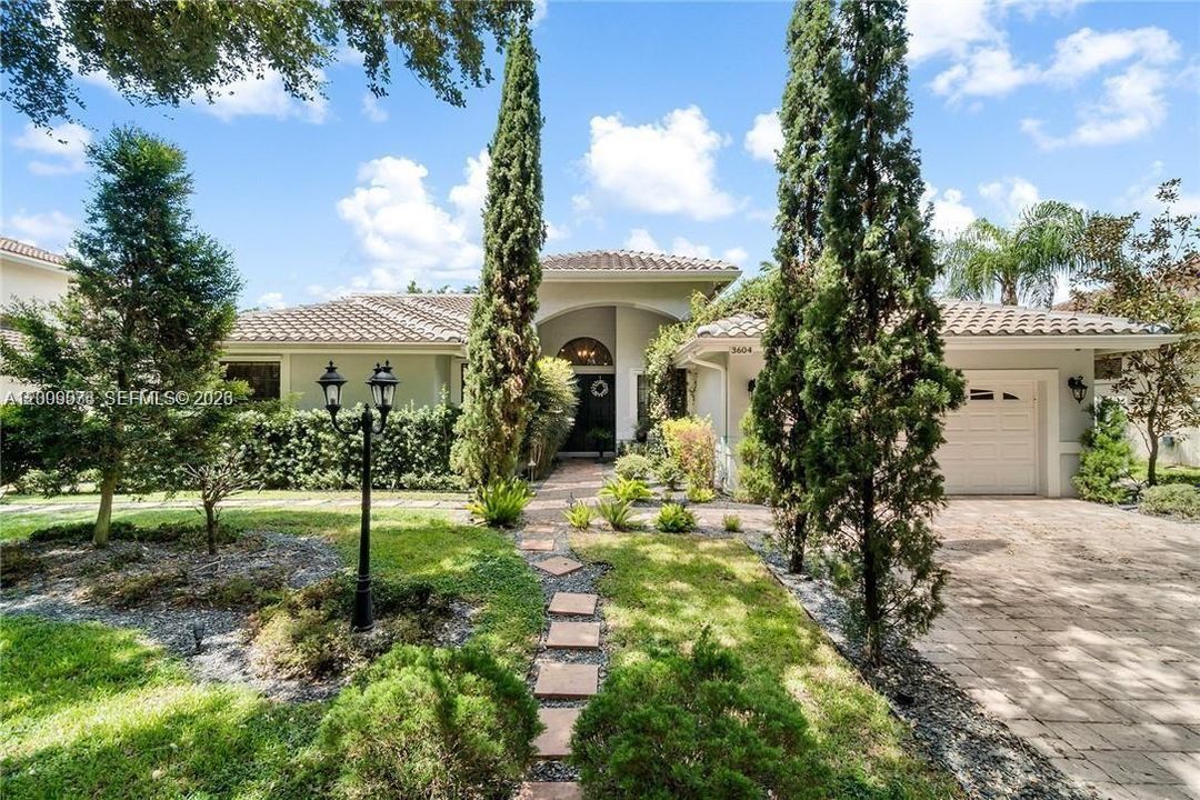 Recently Rented: $6,750 (4 beds, 2 baths, 2318 Square Feet)