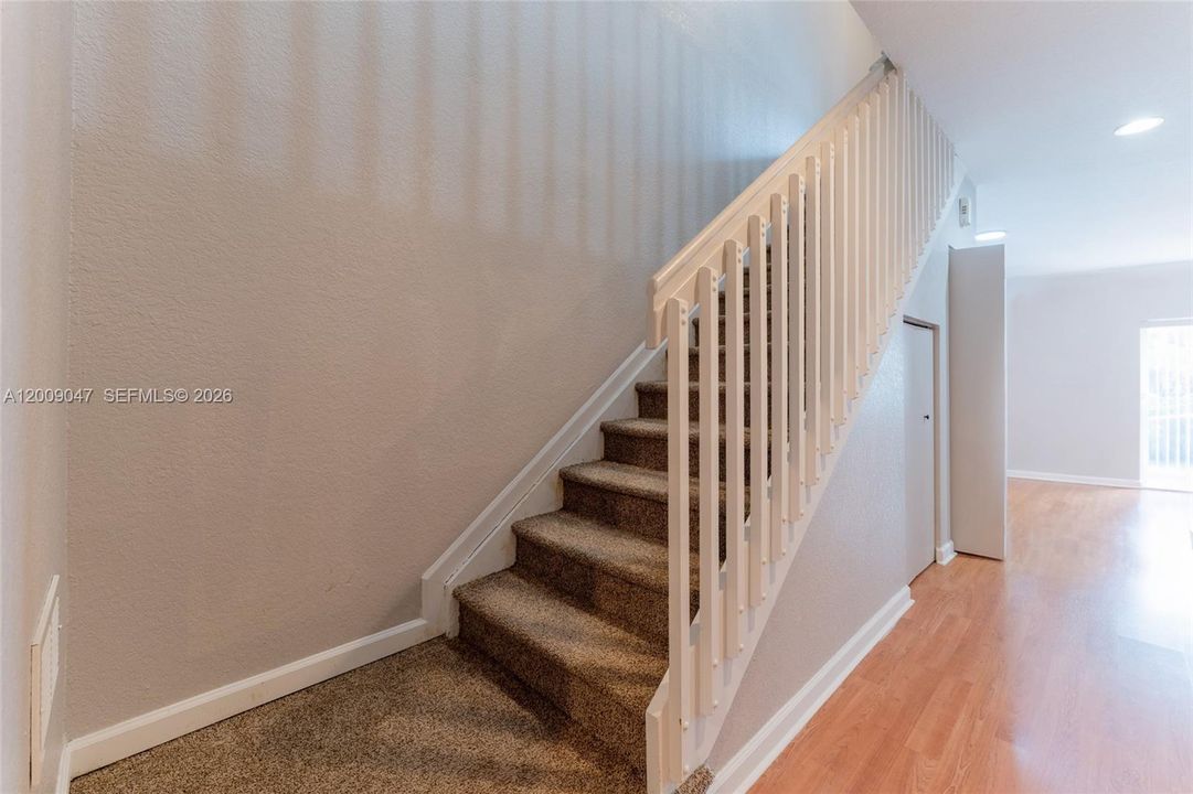На продажу: $519,999 (3 спален, 2 ванн, 1636 Квадратных фут)