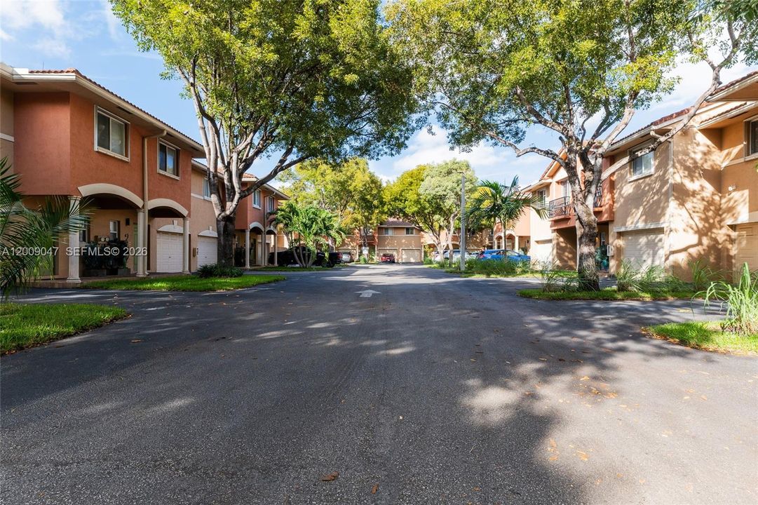 На продажу: $519,999 (3 спален, 2 ванн, 1636 Квадратных фут)