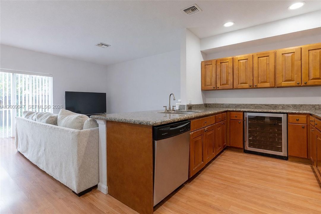 На продажу: $519,999 (3 спален, 2 ванн, 1636 Квадратных фут)