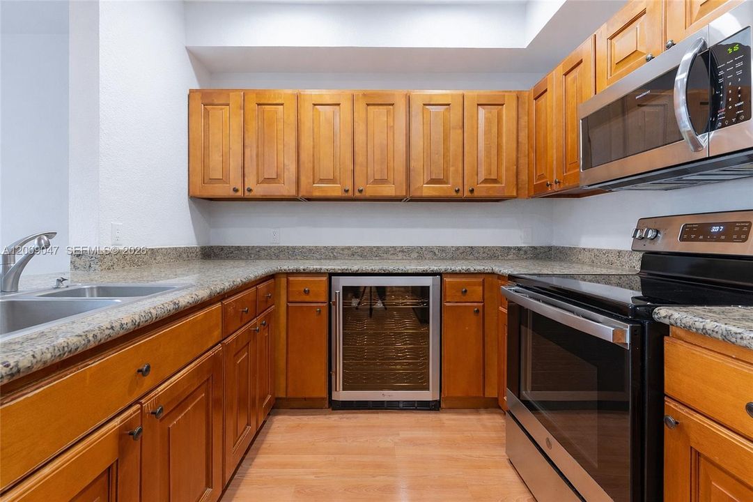 На продажу: $519,999 (3 спален, 2 ванн, 1636 Квадратных фут)