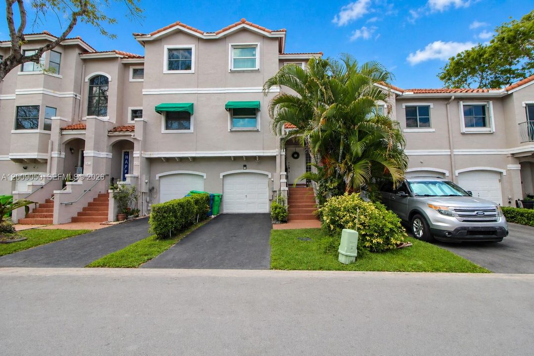 Activo con contrato: $474,900 (3 camas, 3 baños, 1848 Pies cuadrados)