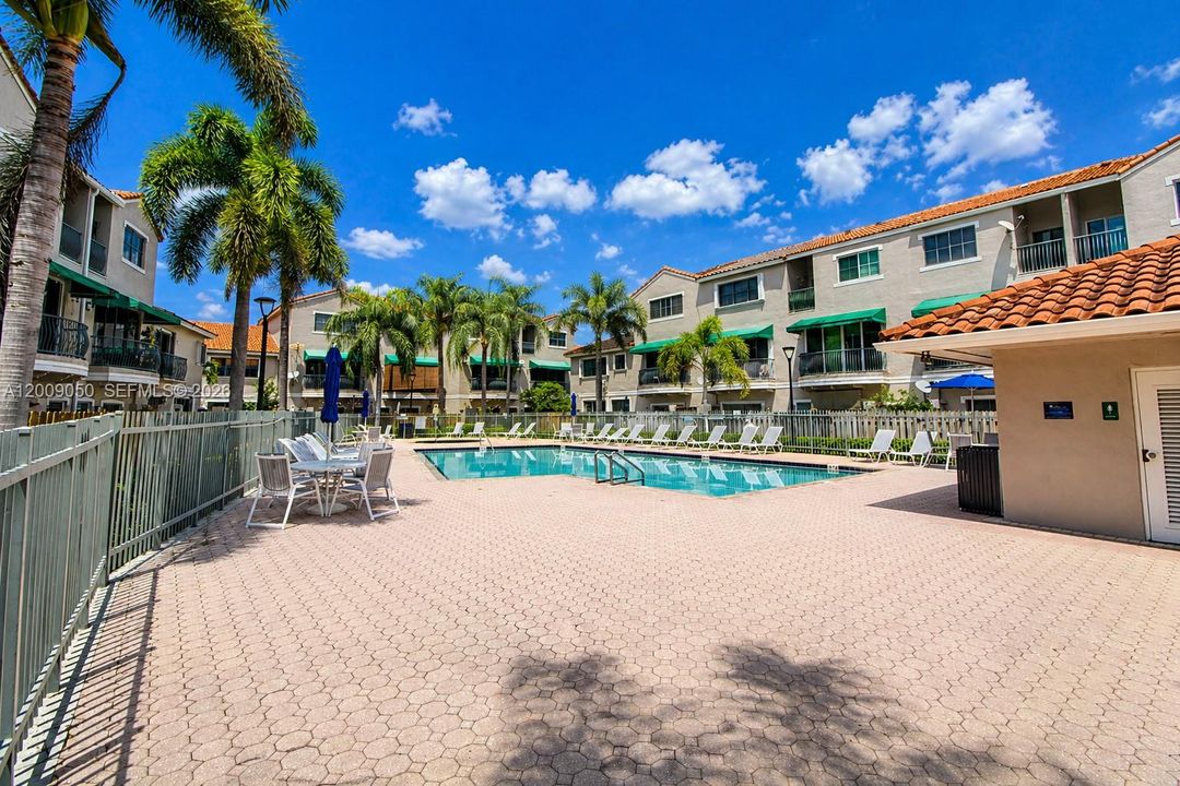 Activo con contrato: $474,900 (3 camas, 3 baños, 1848 Pies cuadrados)
