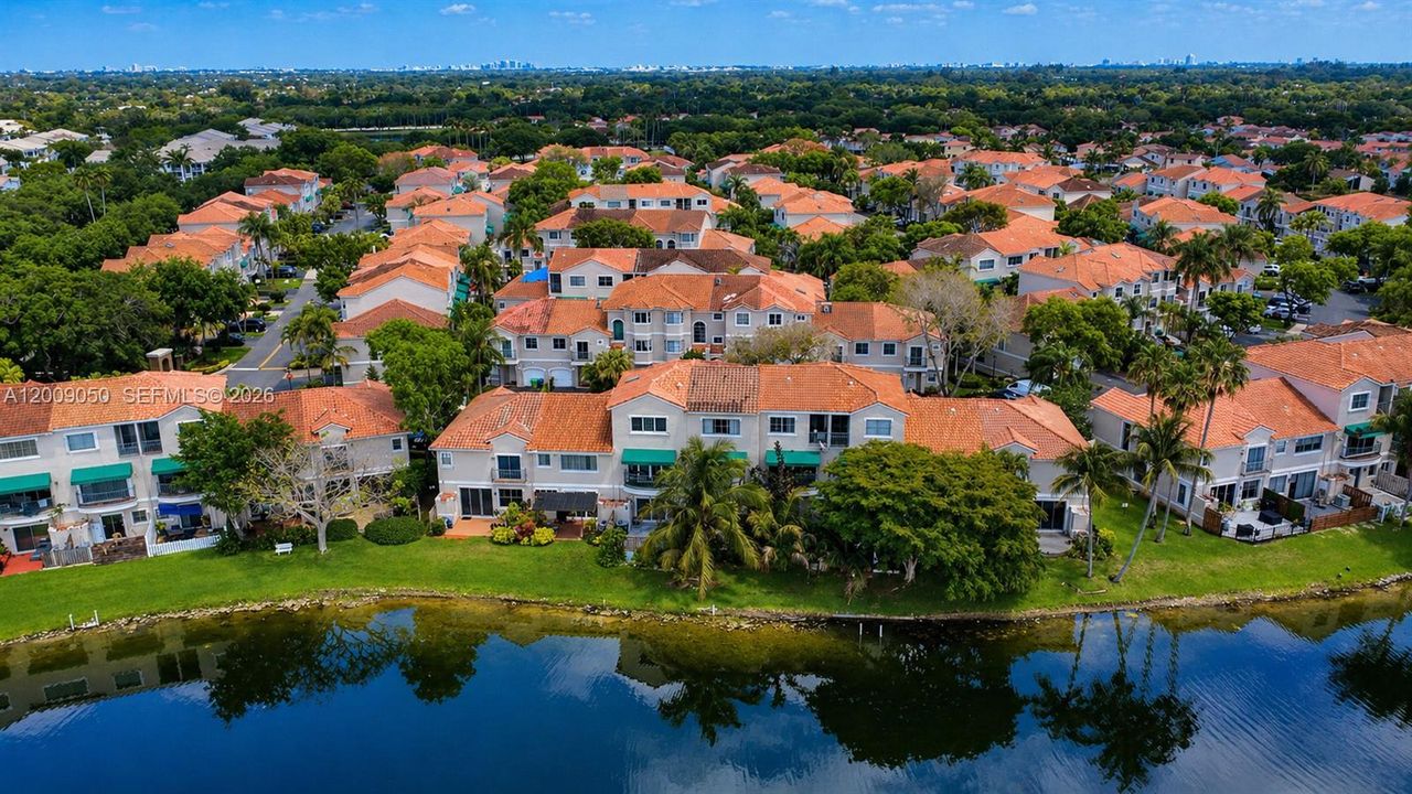 Activo con contrato: $474,900 (3 camas, 3 baños, 1848 Pies cuadrados)