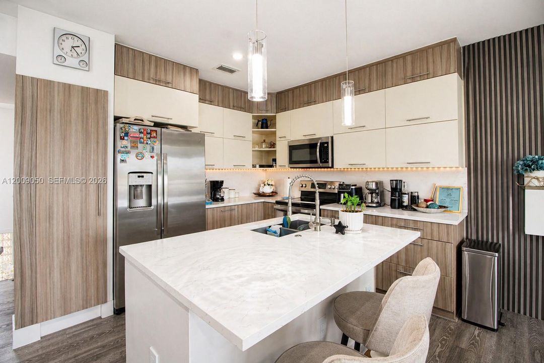 Activo con contrato: $474,900 (3 camas, 3 baños, 1848 Pies cuadrados)