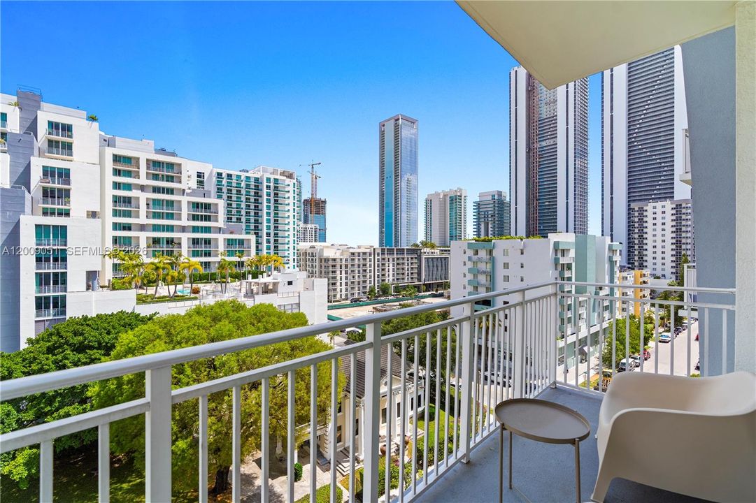 En Venta: $397,000 (0 camas, 1 baños, 775 Pies cuadrados)