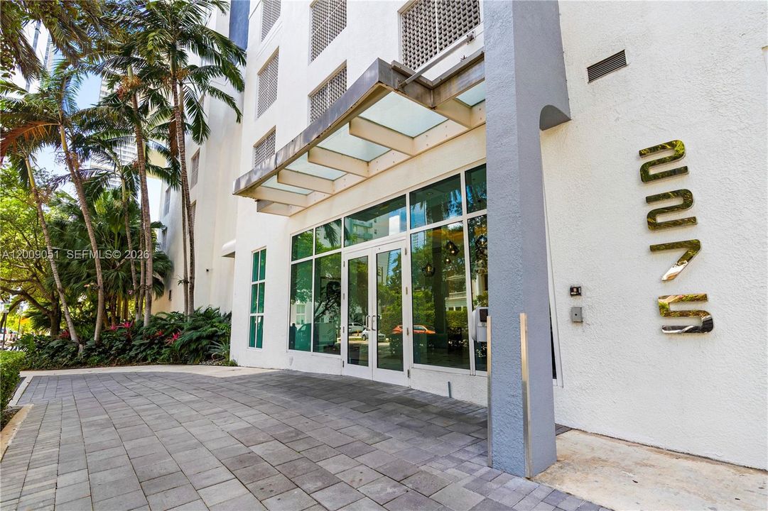 En Venta: $397,000 (0 camas, 1 baños, 775 Pies cuadrados)
