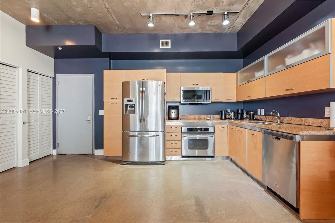 En Venta: $397,000 (0 camas, 1 baños, 775 Pies cuadrados)