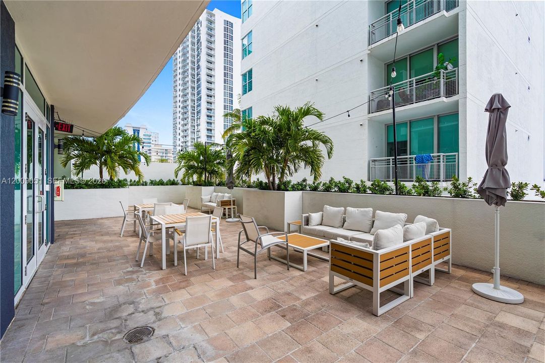 En Venta: $397,000 (0 camas, 1 baños, 775 Pies cuadrados)