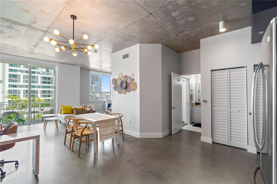 En Venta: $397,000 (0 camas, 1 baños, 775 Pies cuadrados)