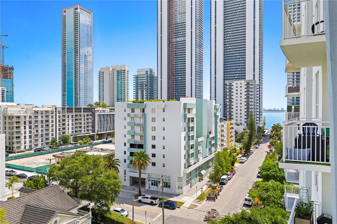 En Venta: $397,000 (0 camas, 1 baños, 775 Pies cuadrados)